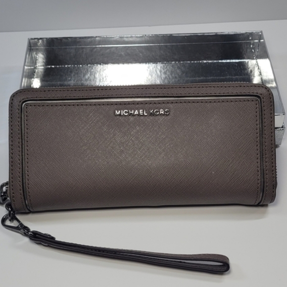Michael Kors Handbags - NWT Michael Kors Leather Travel Continental Wallet Wristlet in Taupe